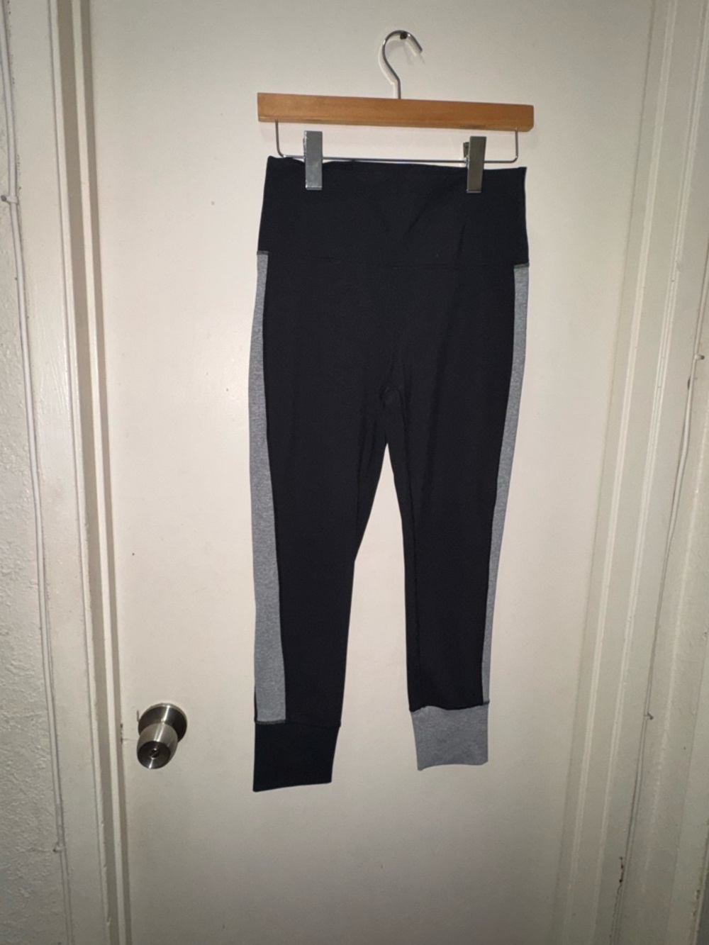 Vuori Black Leggings with Gray Side Panels